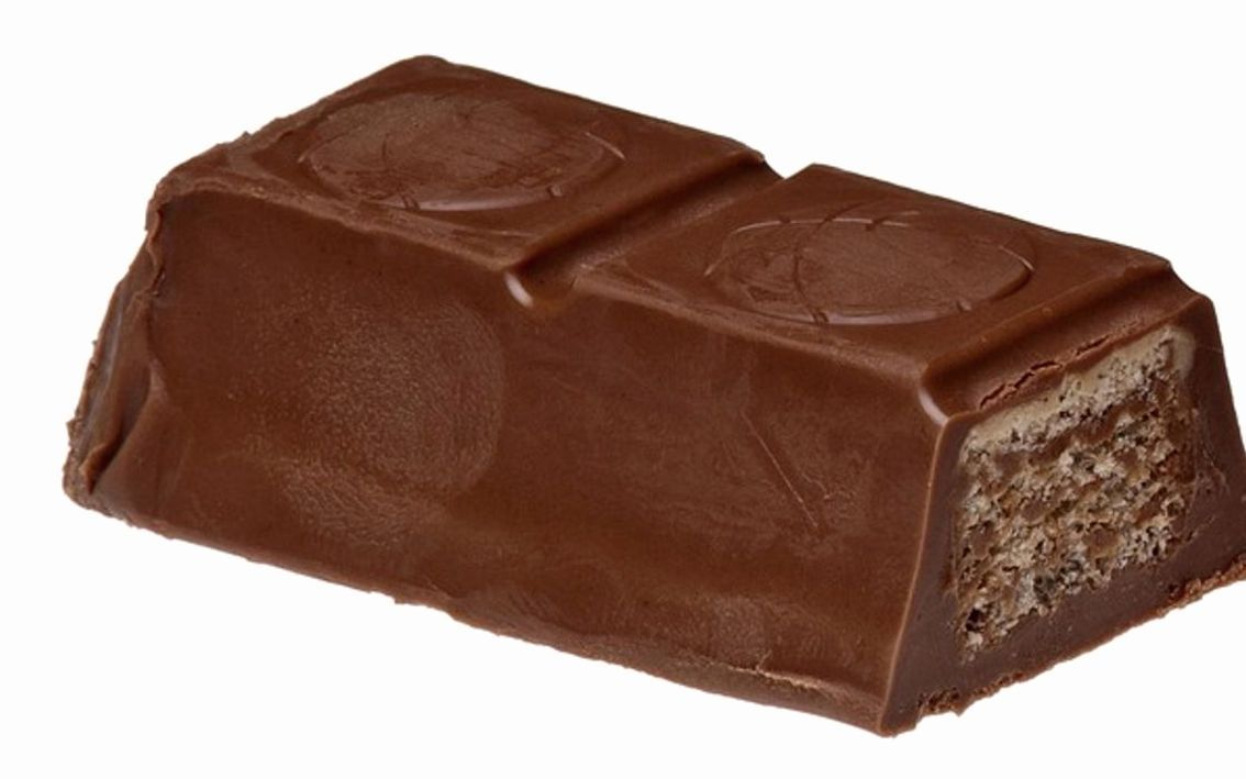 Bombones de chocolate oscuro con ganache sedosa y cobertura de cacao